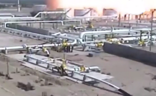 Небо над містом затягло чорним димом: потужний вибух стався на найбільшому НПЗ у США